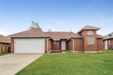 1712 N SHAWNEE TRL CHOCTAW, OK 73020